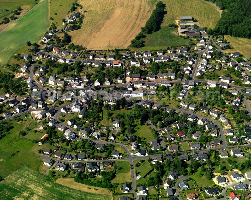 Veitsrodt from the bird's eye view: View of Veitsrodt in the state of Rhineland-Palatinate. The borough and municipiality is an official tourist resort and located in the county district of Birkenfeld, protected landscape of Hochwald-Idarwald. It is surrounded by agricultural land, meadows and forest and consists of several hamlets and residential areas