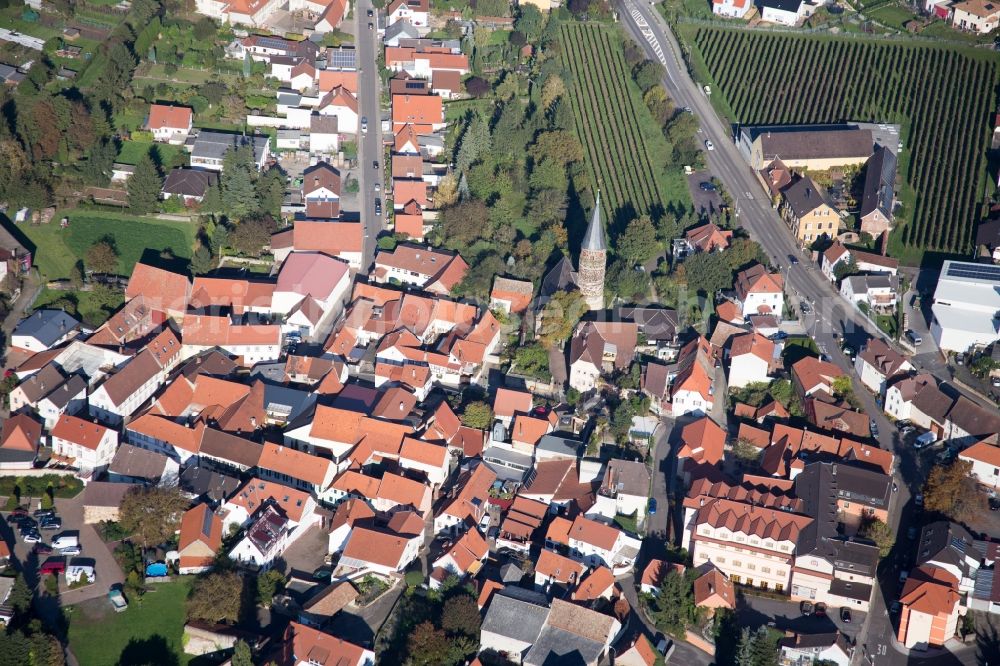 Aerial image Grünstadt - Town View of the streets and houses of the residential areas in the district Asselheim in Gruenstadt in the state Rhineland-Palatinate