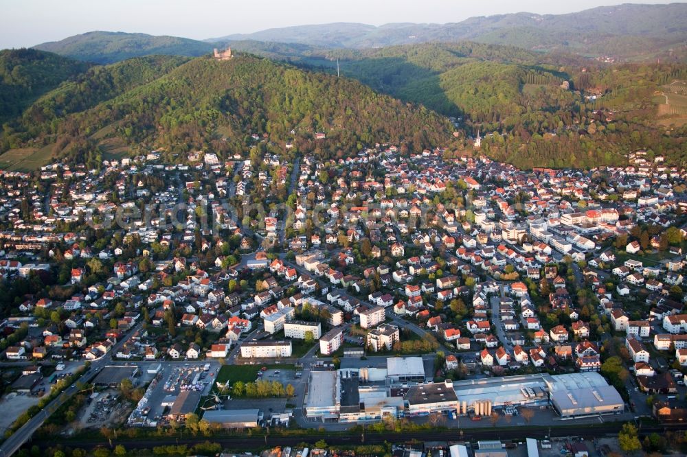 Bensheim from the bird's eye view: Town View of the streets and houses of the residential areas in the district Auerbach in Bensheim in the state Hesse