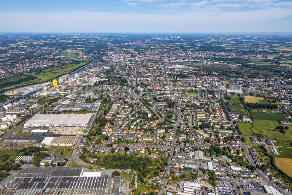 Hamm from above - Town View of the streets and houses of the residential areas with the industrial area on Hafenstrasse in the district Daberg in Hamm in the state North Rhine-Westphalia, Germany