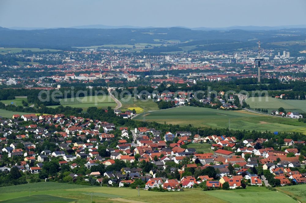 Aerial photograph Regensburg - Town View of the streets and houses of the residential areas in the district Grass in Regensburg in the state Bavaria, Germany