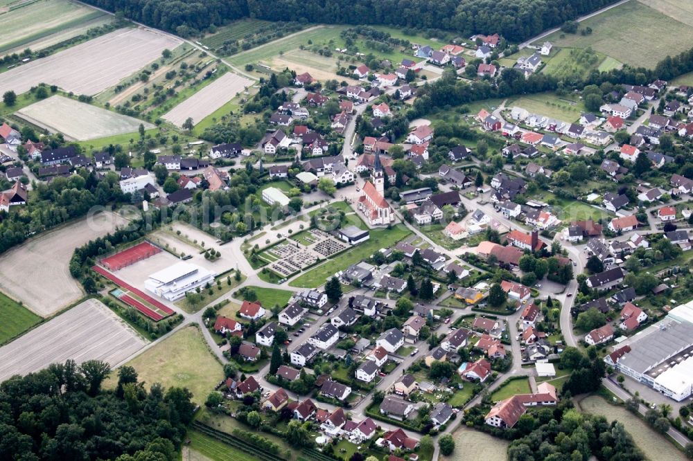 Achern from the bird's eye view: Town View of the streets and houses of the residential areas in the district Grossweier in Achern in the state Baden-Wuerttemberg