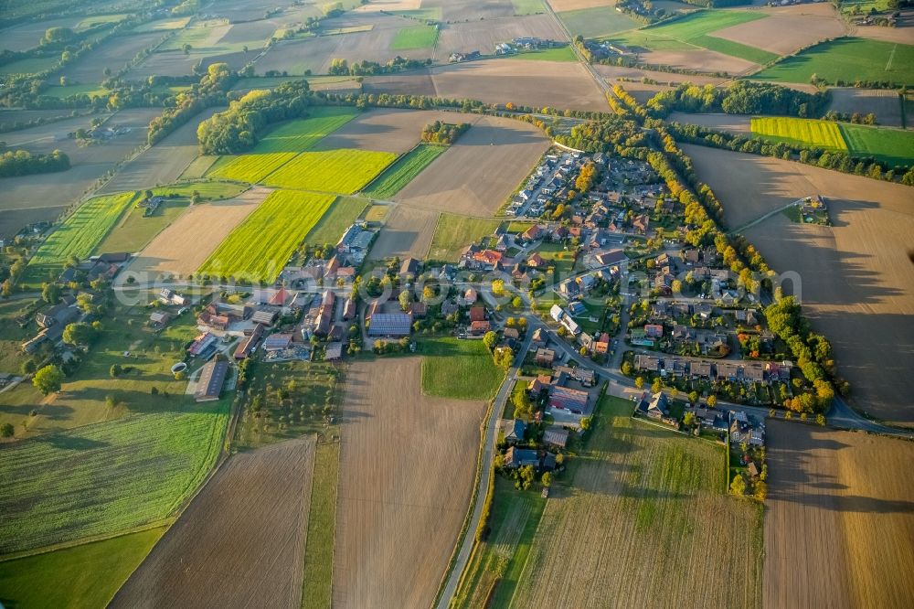 Werne from above - Town View of the streets and houses of the residential areas in the district Horst in Werne in the state North Rhine-Westphalia