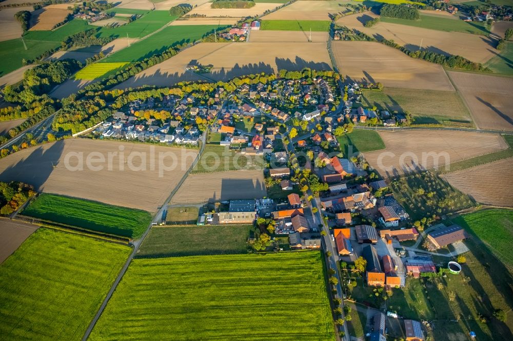 Werne from the bird's eye view: Town View of the streets and houses of the residential areas in the district Horst in Werne in the state North Rhine-Westphalia