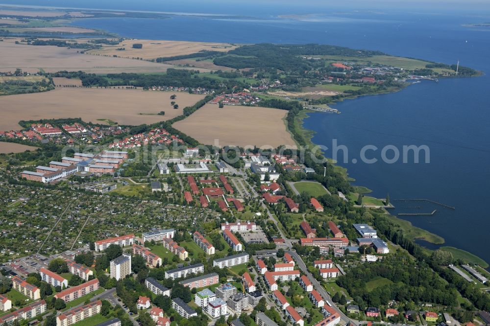 Stralsund from the bird's eye view: Town View of the streets and houses of the residential areas in the district Klein Kedingshagen in Stralsund in the state Mecklenburg - Western Pomerania