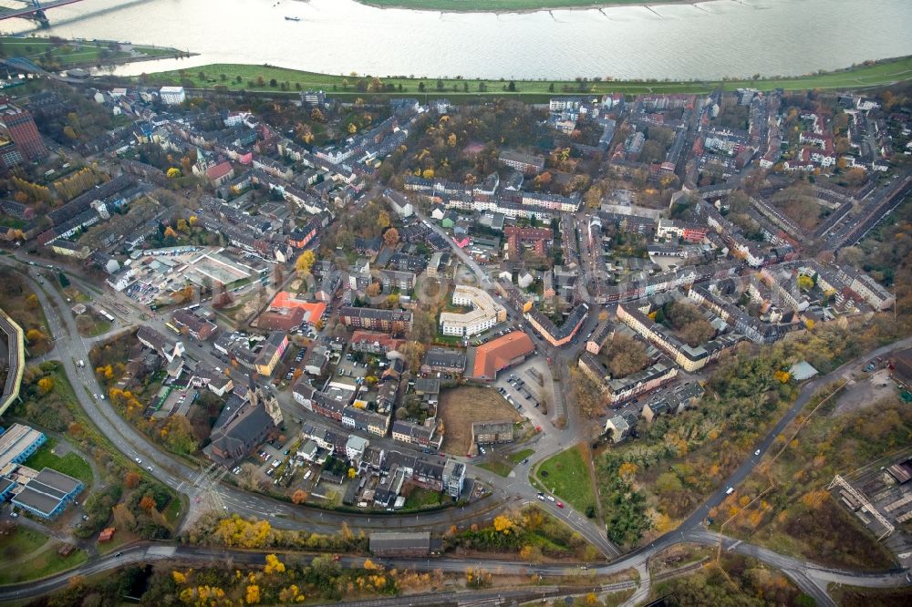 Duisburg from the bird's eye view: Town View of the streets and houses of the residential areas in the district Laar in Duisburg in the state North Rhine-Westphalia