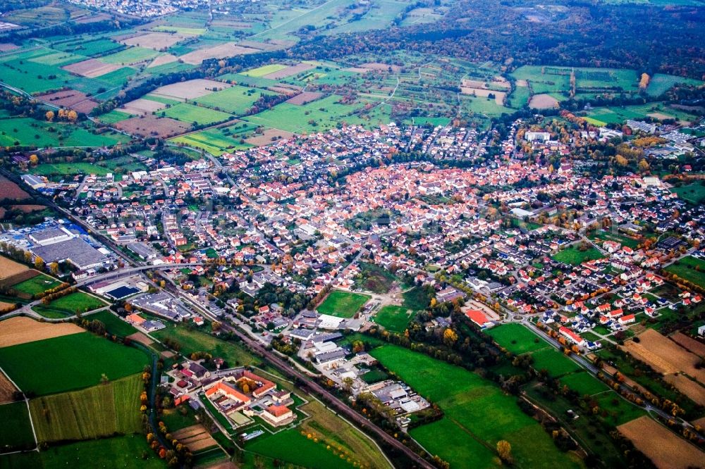 Aerial photograph Bad Schönborn - Town View of the streets and houses of the residential areas in the district Mingolsheim in Bad Schoenborn in the state Baden-Wuerttemberg