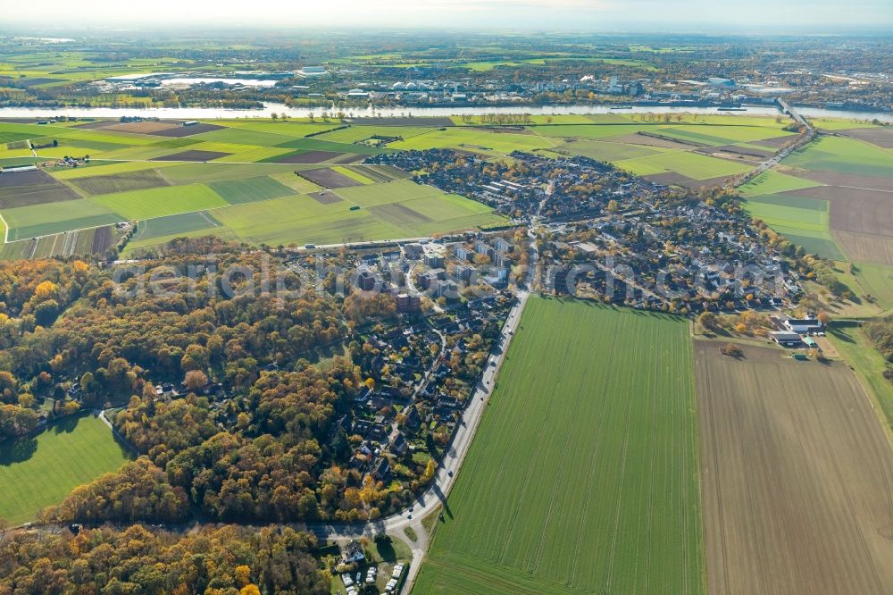 Duisburg from the bird's eye view: Town View of the streets and houses of the residential areas in the district Muendelheim in Duisburg in the state North Rhine-Westphalia, Germany