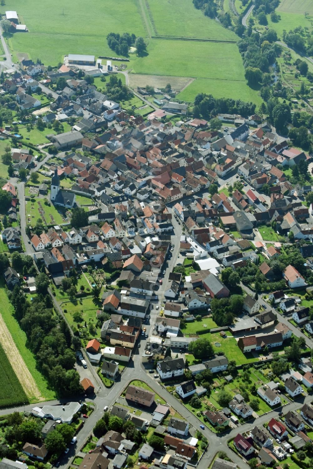 Aerial image Lich - Town View of the streets and houses of the residential areas in the district Muschenheim in Lich in the state Hesse, Germany