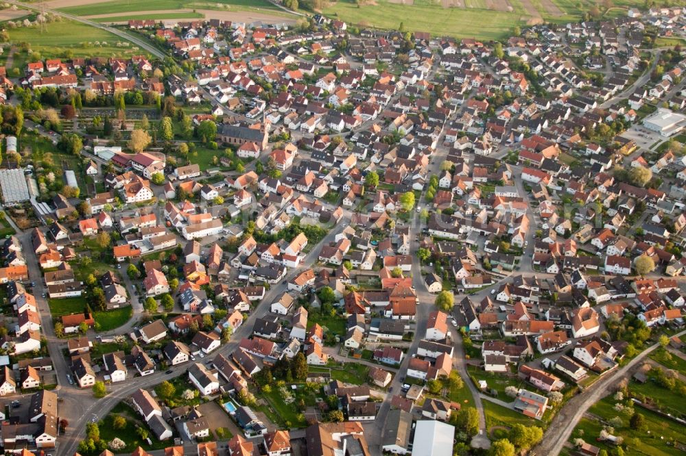 Aerial photograph Au am Rhein - Town View of the streets and houses of the residential areas in the district Neuburgweier in Au am Rhein in the state Baden-Wuerttemberg