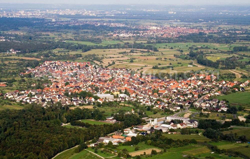 Au am Rhein from the bird's eye view: Town View of the streets and houses of the residential areas in the district Neuburgweier in Au am Rhein in the state Baden-Wuerttemberg