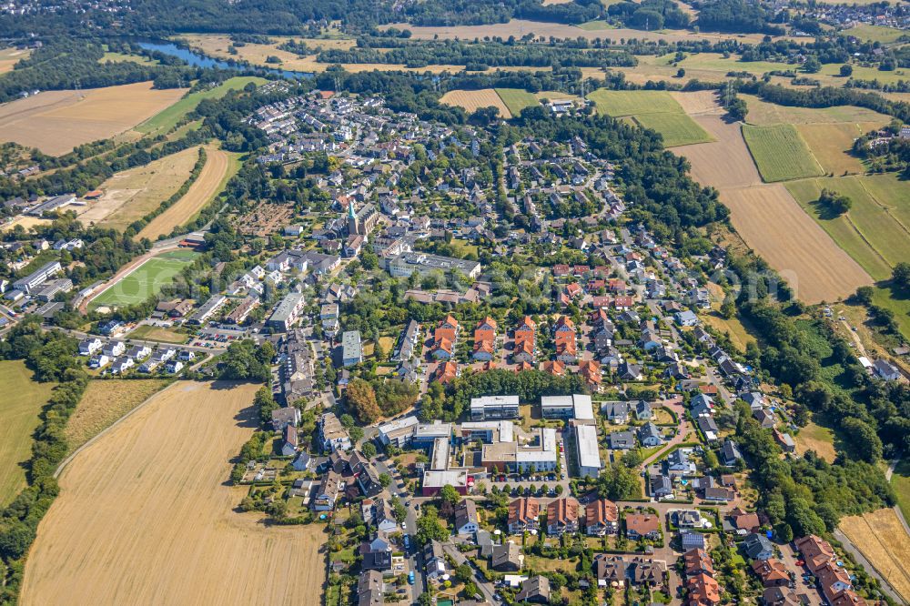 Hattingen from the bird's eye view: Town View of the streets and houses of the residential areas in the district Niederwenigern in Hattingen in the state North Rhine-Westphalia, Germany