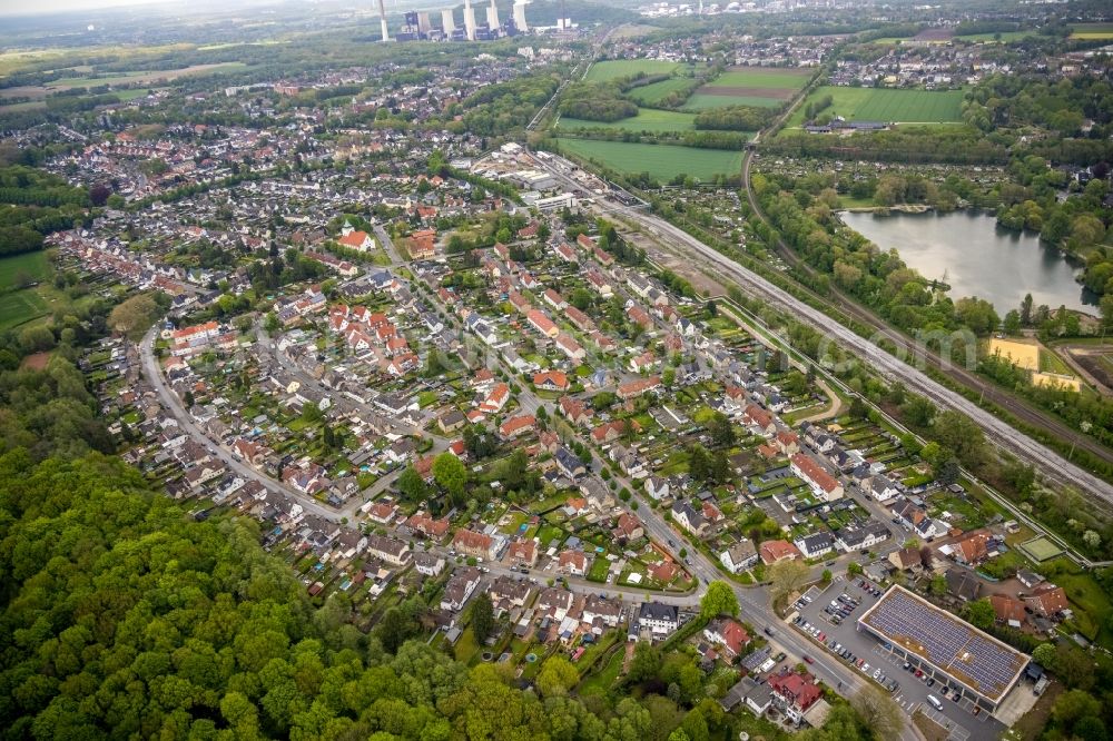 Aerial image Gladbeck - Town View of the streets and houses of the residential areas in the district Rentfort in Gladbeck at Ruhrgebiet in the state North Rhine-Westphalia, Germany