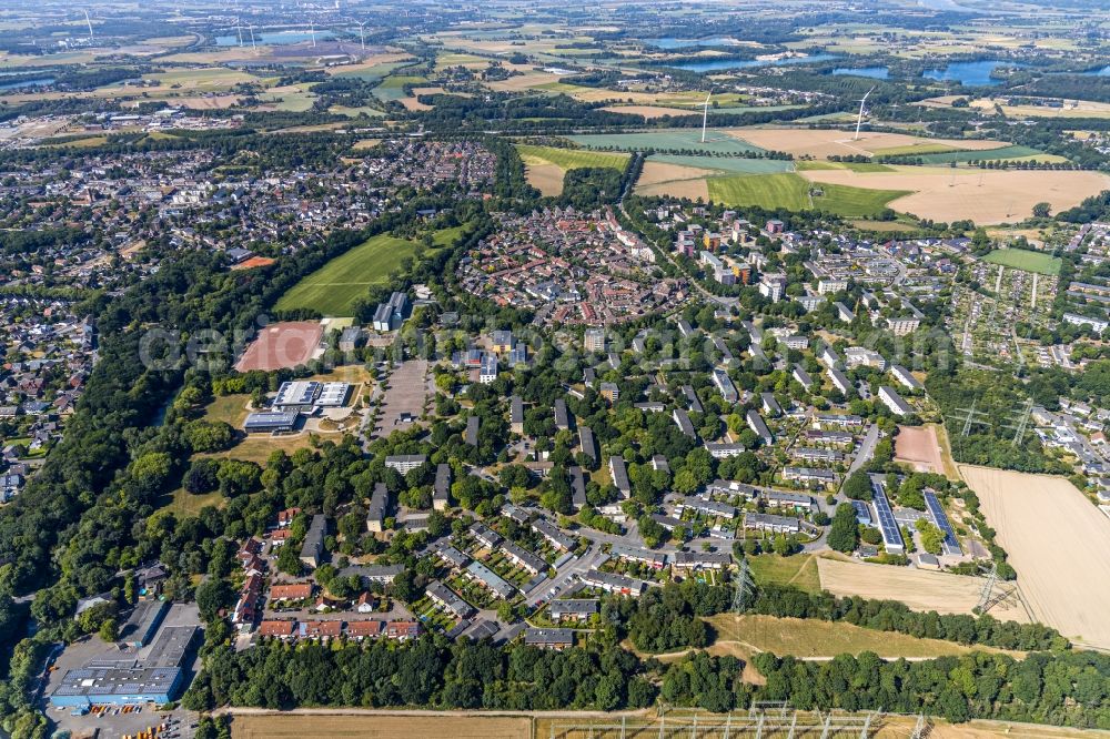 Moers from above - Town View of the streets and houses of the residential areas in the district Repelen in Moers in the state North Rhine-Westphalia, Germany