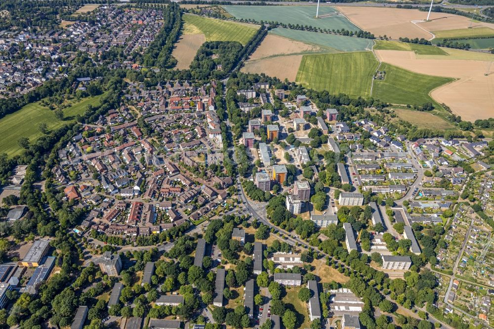 Rheinkamp from the bird's eye view: Town View of the streets and houses of the residential areas on Willy Brandt Allee in the district Repelen in Rheinkamp in the state North Rhine-Westphalia, Germany