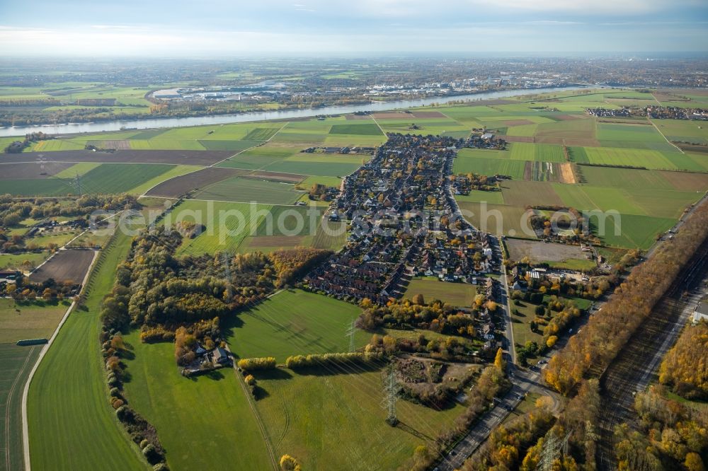 Aerial image Duisburg - Town View of the streets and houses of the residential areas in the district Serm in Duisburg in the state North Rhine-Westphalia, Germany