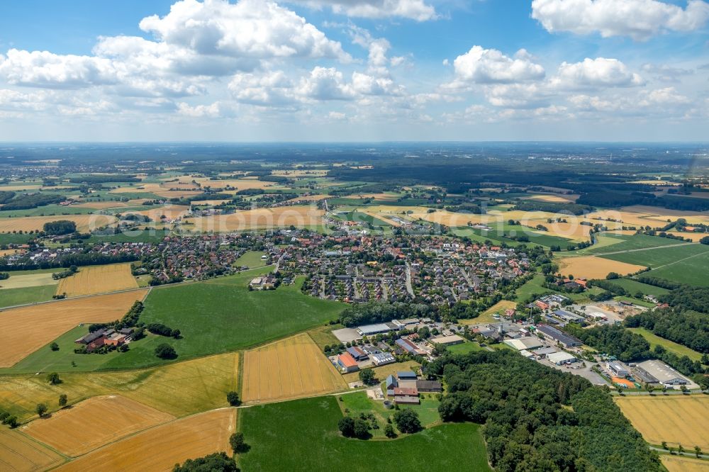 Sendenhorst from the bird's eye view: Town View of the streets and houses of the residential areas in the district Storp in Sendenhorst in the state North Rhine-Westphalia, Germany