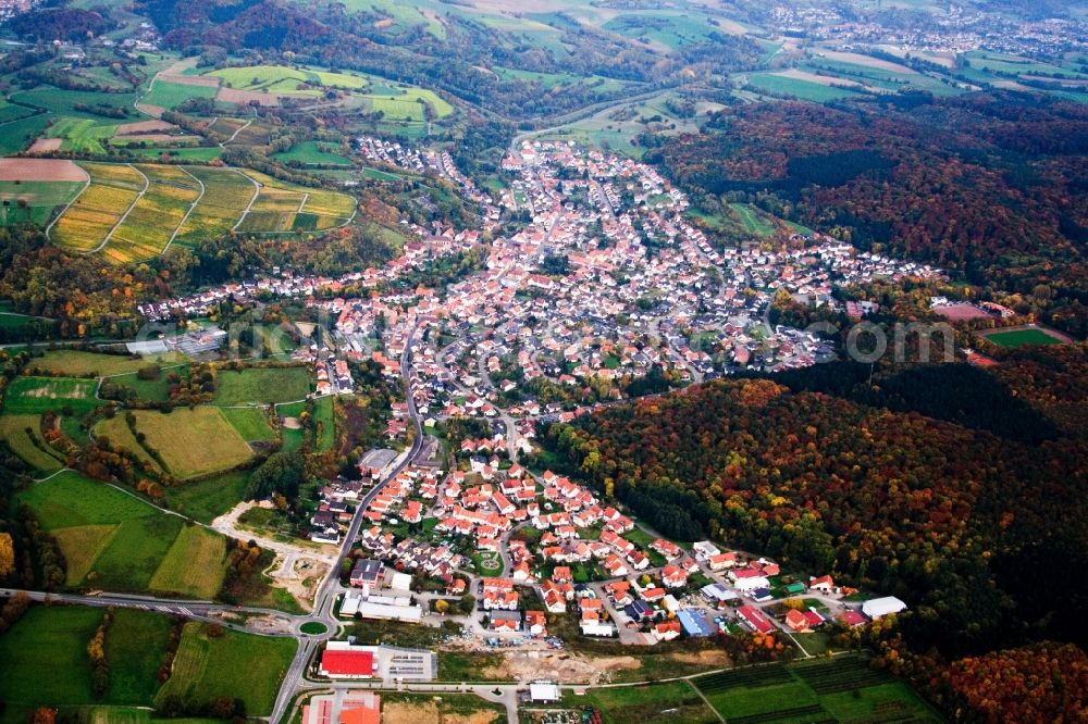 Mühlhausen from the bird's eye view: Town View of the streets and houses of the residential areas in the district Tairnbach in Muehlhausen in the state Baden-Wuerttemberg