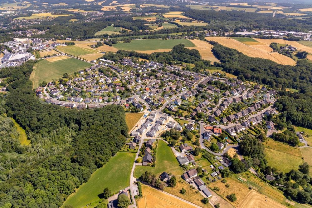 Aerial photograph Velbert - Town View of the streets and houses in the district Toenisheide in Velbert in the state North Rhine-Westphalia, Germany