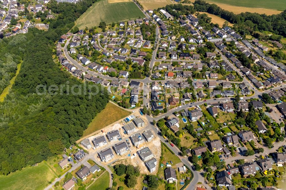 Velbert from the bird's eye view: Town View of the streets and houses in the district Toenisheide in Velbert in the state North Rhine-Westphalia, Germany