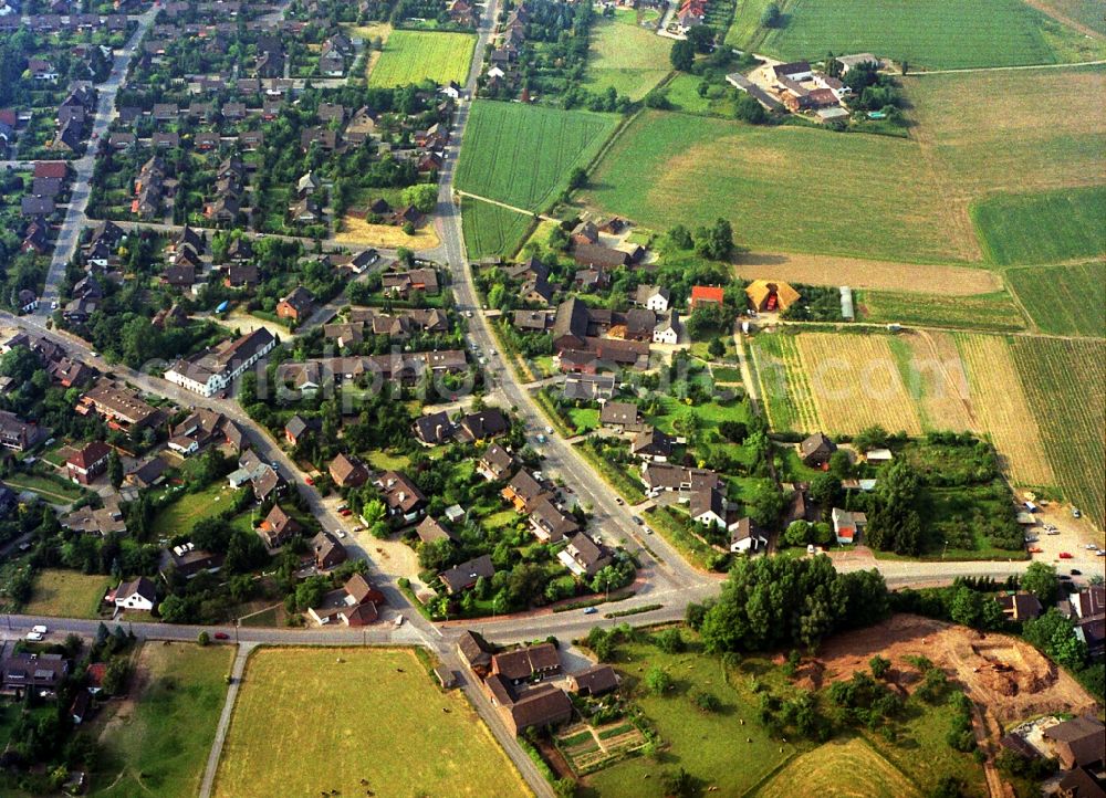 Krefeld from above - Town View of the streets and houses of the residential areas in the district Traar in Krefeld in the state North Rhine-Westphalia