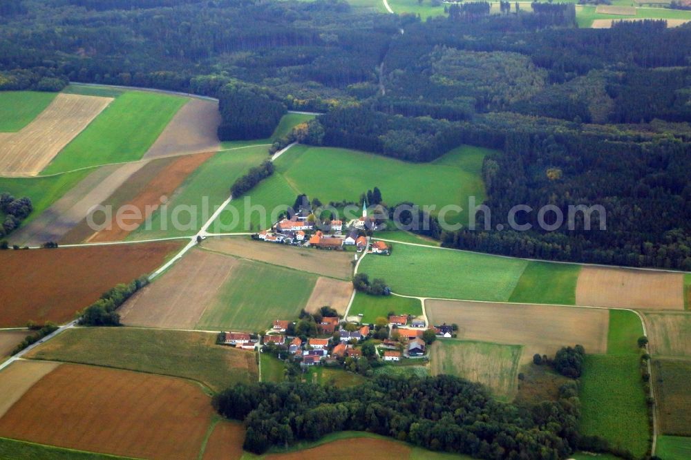 Fraunberg from the bird's eye view: View of the streets and houses of the residential areas of the districts Gigling and Rappoltskirchen in Fraunberg in the state Bavaria, Germany