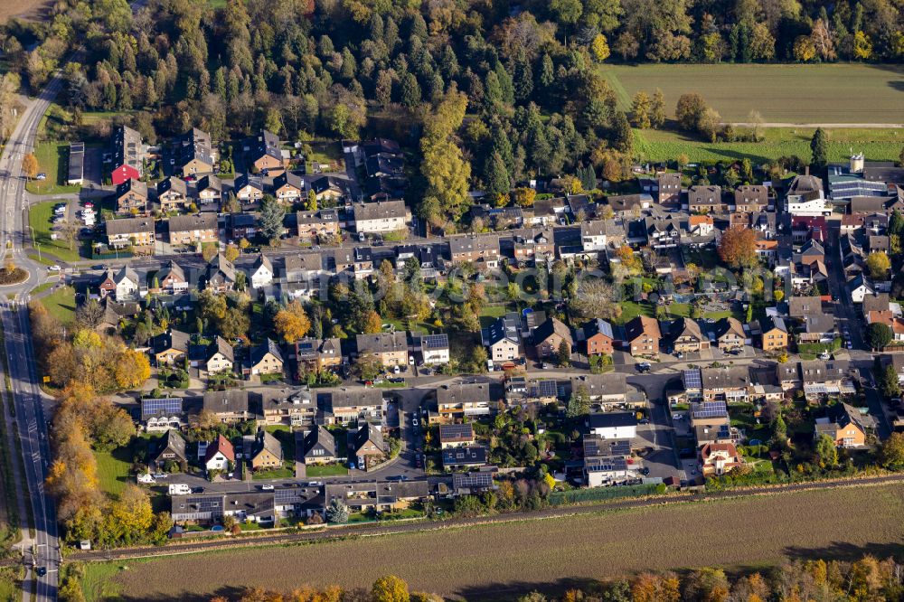 Aerial image Paffendorf - View of the streets and houses of the residential areas in Paffendorf on the street Glescher Strasse in the federal state of North Rhine-Westphalia, Germany