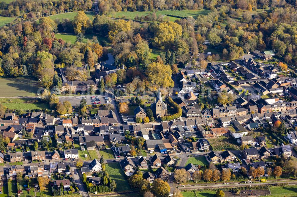 Paffendorf from above - View of the streets and houses of the residential areas in Paffendorf on the street Glescher Strasse in the federal state of North Rhine-Westphalia, Germany