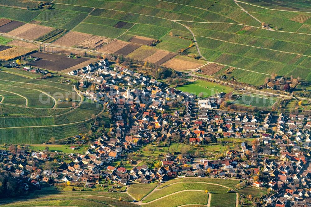 Pfaffenweiler from the bird's eye view: Town View of the streets and houses of the residential areas in Pfaffenweiler in the state Baden-Wurttemberg, Germany