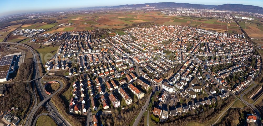 Plankstadt from the bird's eye view: Town View of the streets and houses of the residential areas in Plankstadt in the state Baden-Wuerttemberg, Germany