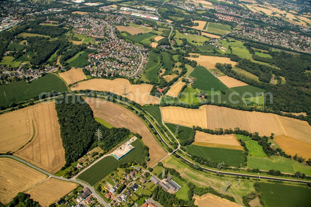 Pöppinghausen from the bird's eye view: Town View of the streets and houses of the residential areas in Poeppinghausen in the state North Rhine-Westphalia, Germany