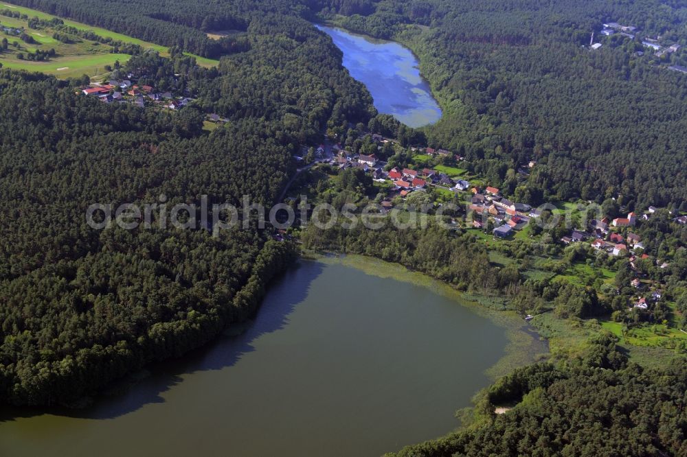 Wandlitz from the bird's eye view: Town View of the streets and houses of the residential area Prenden between Bauernsee and Strehlsee in Wandlitz in the state Brandenburg