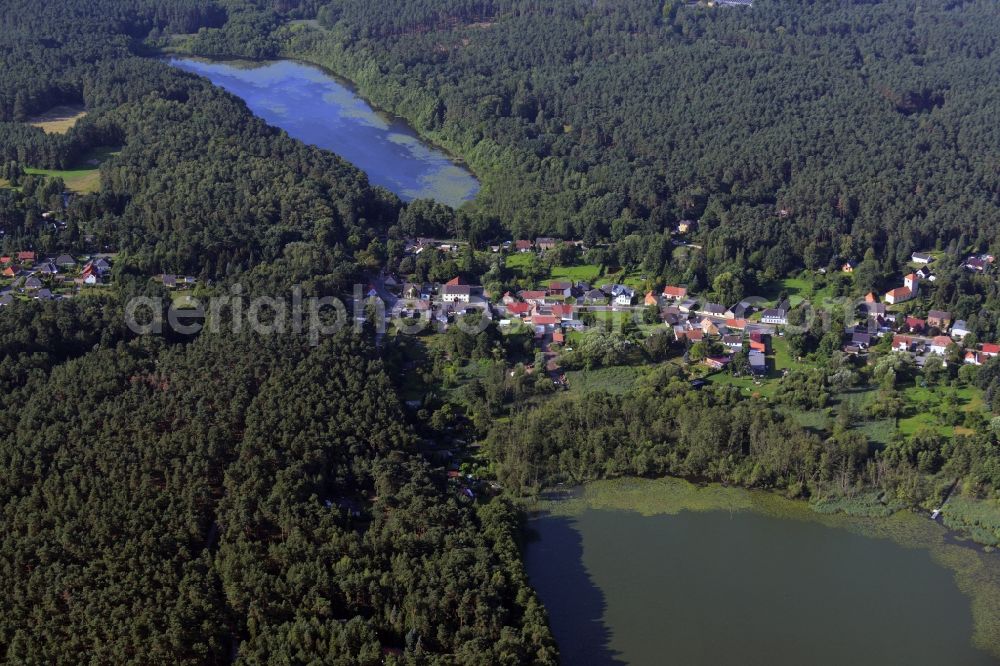 Aerial image Wandlitz - Town View of the streets and houses of the residential area Prenden between Bauernsee and Strehlsee in Wandlitz in the state Brandenburg