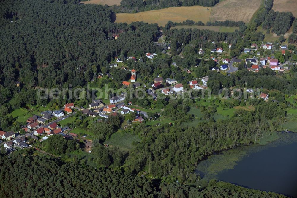 Aerial photograph Wandlitz - Town View of the streets and houses of the residential area Prenden between Bauernsee and Strehlsee in Wandlitz in the state Brandenburg