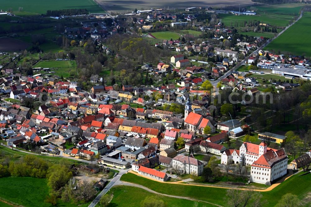 Pretzsch (Elbe) from above - Town View of the streets and houses of the residential areas in Pretzsch (Elbe) in the state Saxony-Anhalt, Germany