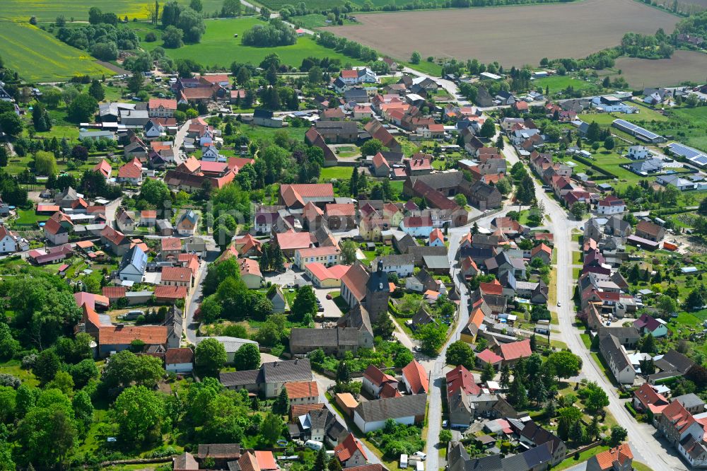 Allstedt from the bird's eye view: Village view on the edge of agricultural fields and land in Allstedt in the state Saxony-Anhalt, Germany