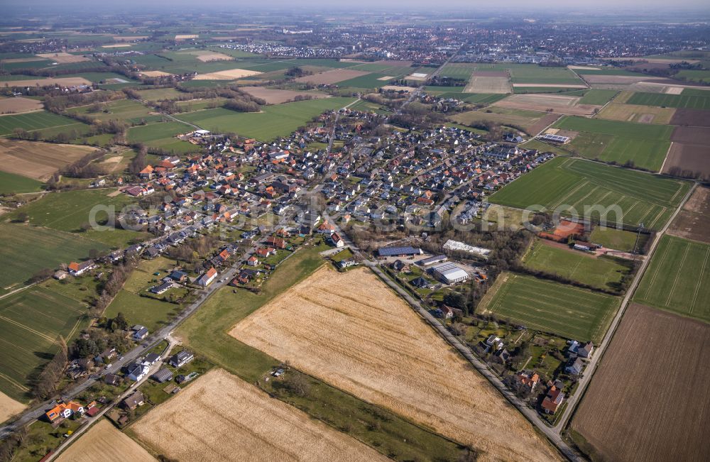 Ampen from the bird's eye view: Village view on the edge of agricultural fields and land in Ampen at Ruhrgebiet in the state North Rhine-Westphalia, Germany