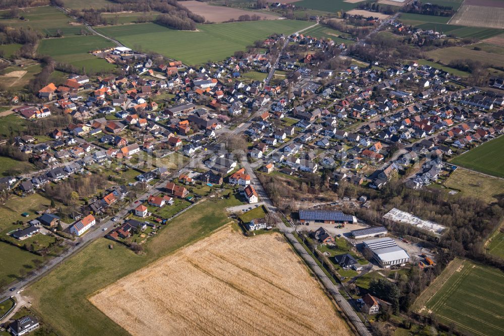 Aerial image Ampen - Village view on the edge of agricultural fields and land in Ampen at Ruhrgebiet in the state North Rhine-Westphalia, Germany