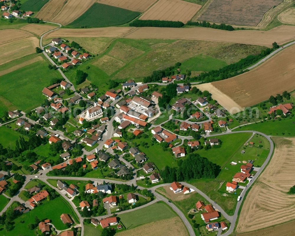 Aerial photograph Amsham - Village view on the edge of agricultural fields and land in Amsham in the state Bavaria, Germany