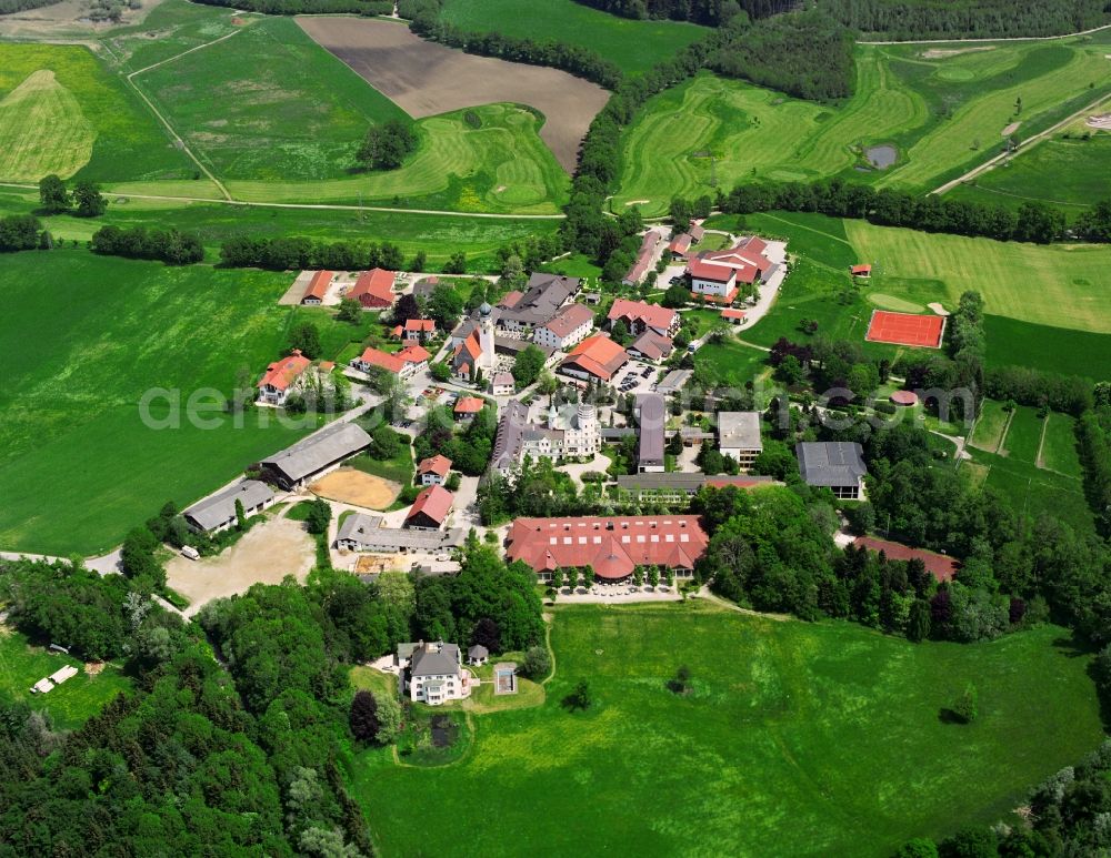 Aerial photograph Arlaching - Village view on the edge of agricultural fields and land in Arlaching in the state Bavaria, Germany