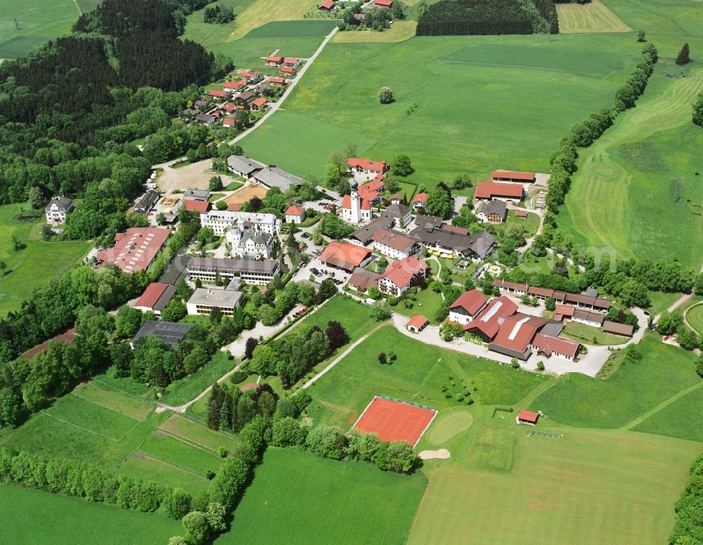 Arlaching from the bird's eye view: Village view on the edge of agricultural fields and land in Arlaching in the state Bavaria, Germany