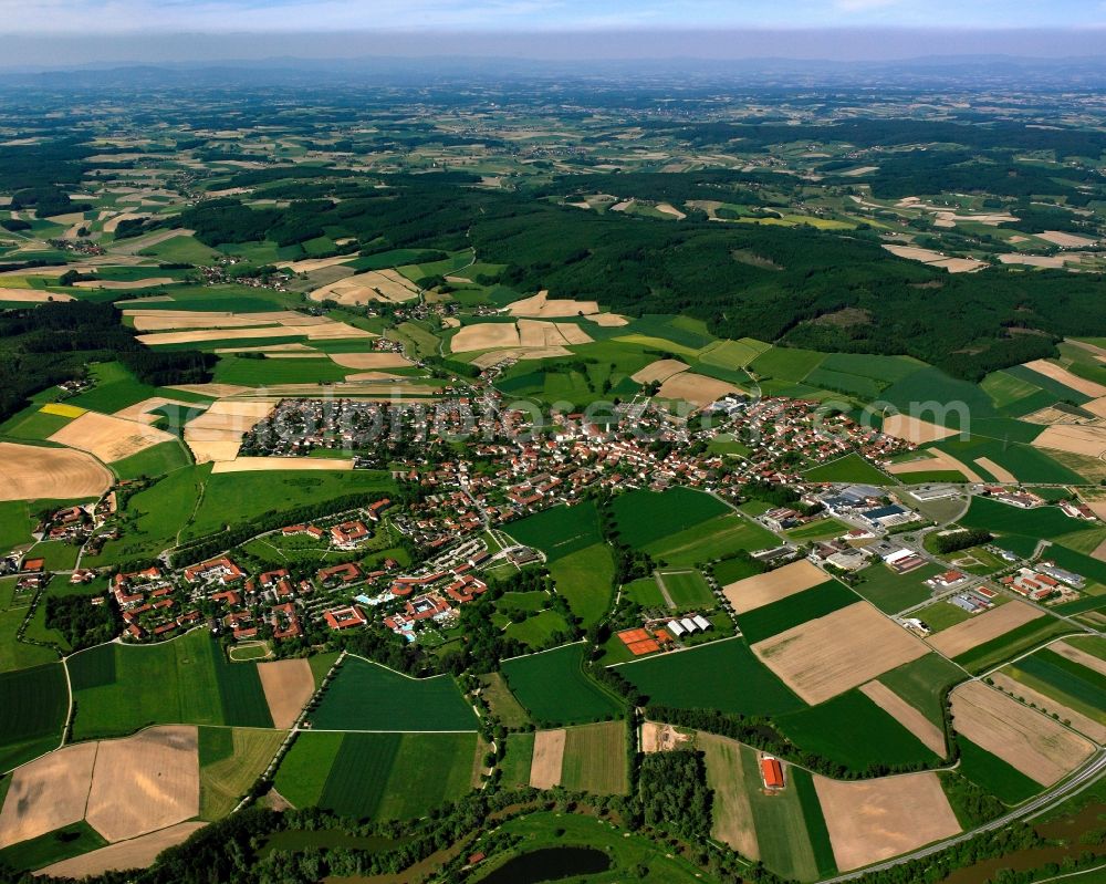 Bad Birnbach from the bird's eye view: Village view on the edge of agricultural fields and land in Bad Birnbach in the state Bavaria, Germany