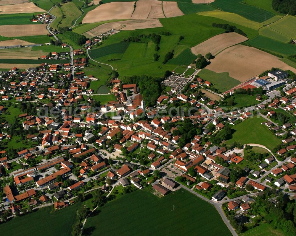 Aerial photograph Bad Birnbach - Village view on the edge of agricultural fields and land in Bad Birnbach in the state Bavaria, Germany