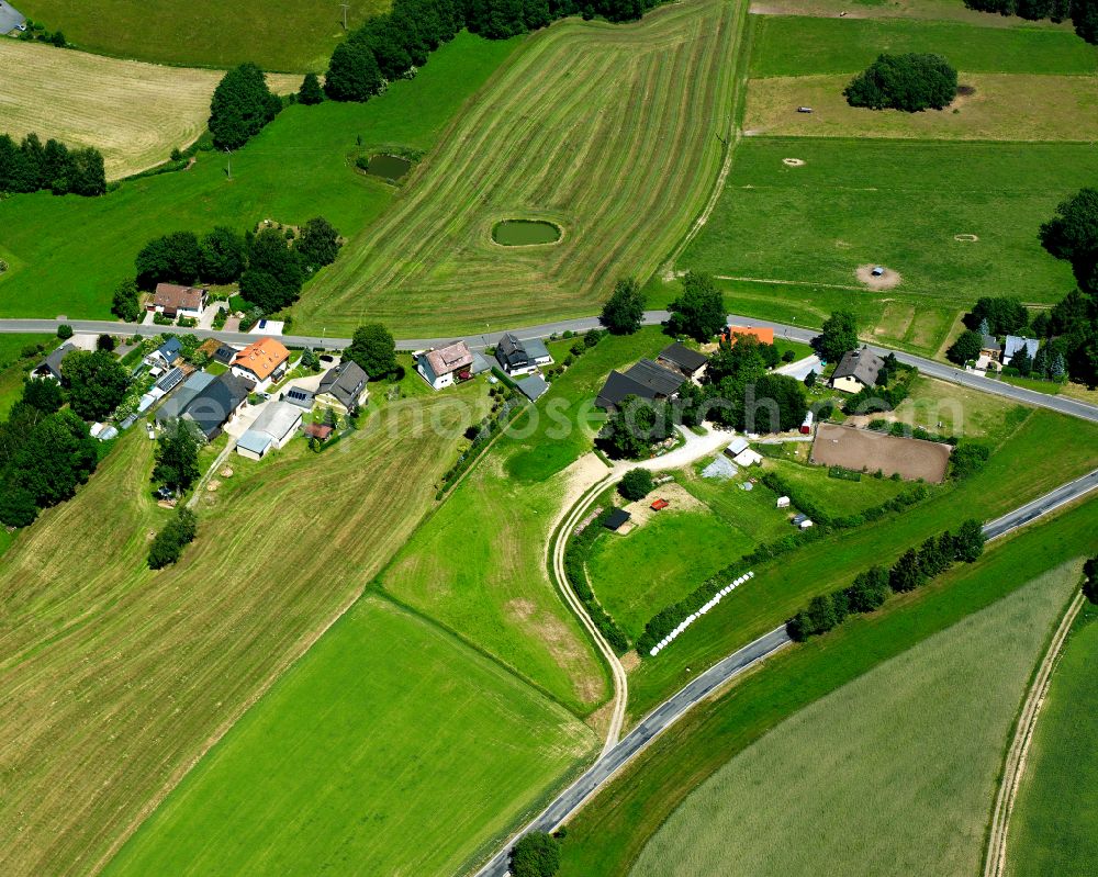 Aerial photograph Bad Steben - Village view on the edge of agricultural fields and land on street Bachwiesenstrasse in the district Obersteben in Bad Steben Oberfranken in the state Bavaria, Germany