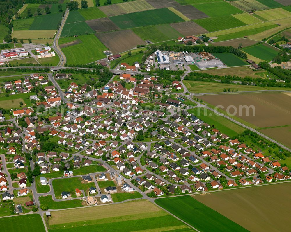 Baltringen from the bird's eye view: Village view on the edge of agricultural fields and land in Baltringen in the state Baden-Wuerttemberg, Germany