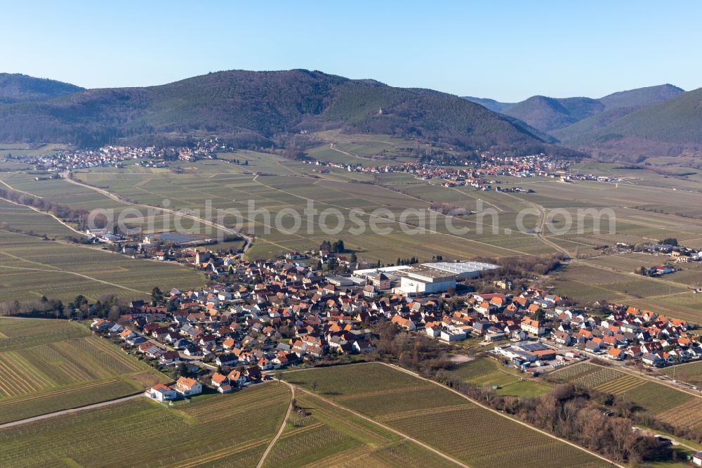 Aerial photograph Böchingen - Village view on the edge of agricultural fields and land in Boechingen in the state Rhineland-Palatinate, Germany