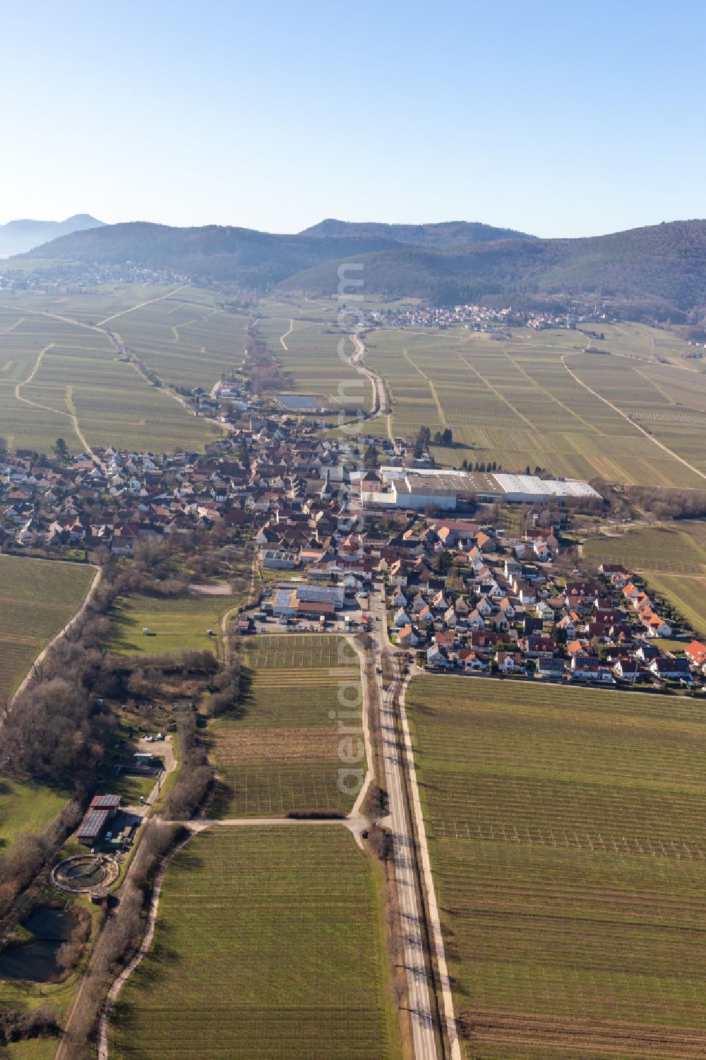 Böchingen from above - Village view on the edge of agricultural fields and land in Boechingen in the state Rhineland-Palatinate, Germany