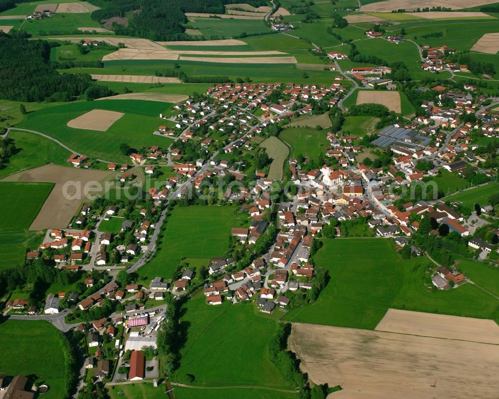 Aerial photograph Berndlberg - Village view on the edge of agricultural fields and land in Berndlberg in the state Bavaria, Germany