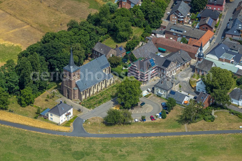 Bislich from above - Village view on the edge of agricultural fields and land in Bislich in the state North Rhine-Westphalia, Germany