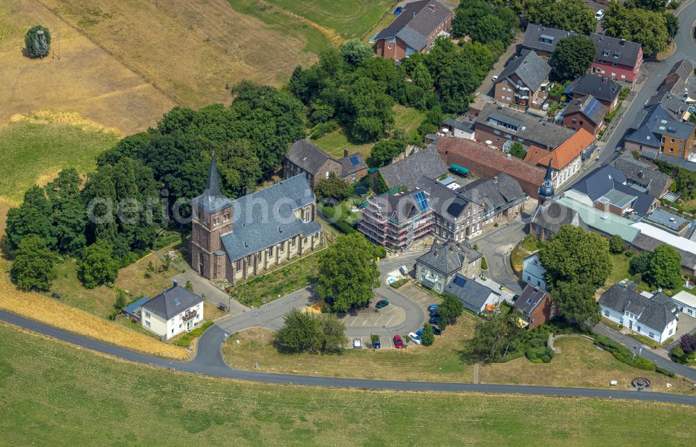 Bislich from the bird's eye view: Village view on the edge of agricultural fields and land in Bislich in the state North Rhine-Westphalia, Germany